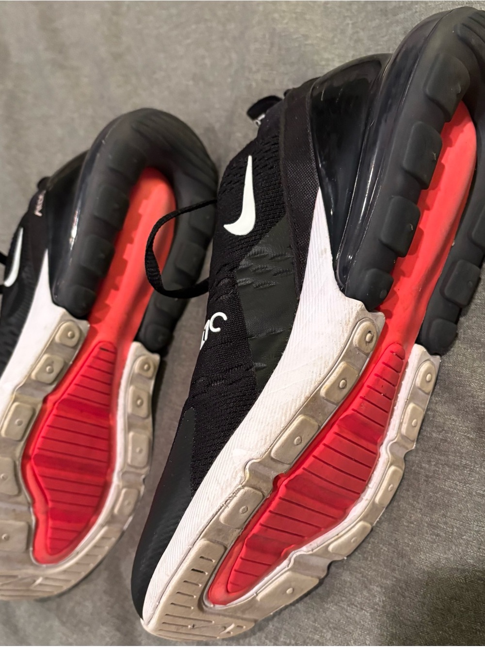 Nike Men’s Air Max 270 Black Size 8 in very good shape. Fits a women’s size 9.5 - Picture 5 of 5